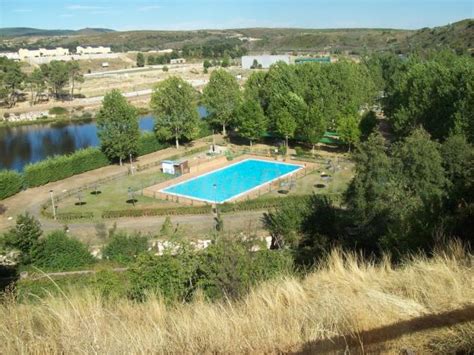 camping lago de sanabria bungalows|Bungalows Camping Bungalows Isla de Puebla